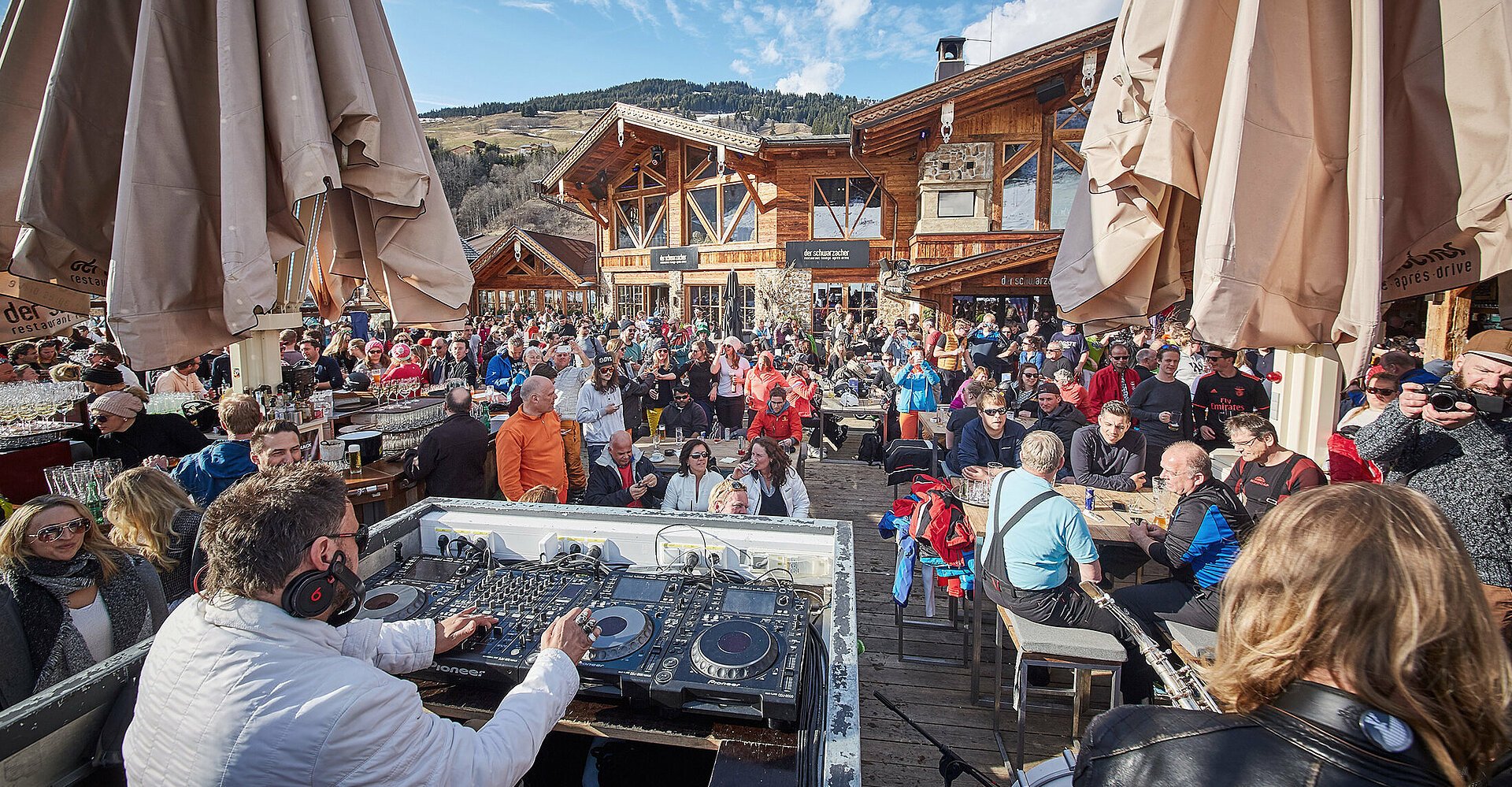 Musik bei den White Pearl Mountain Days im Restaurant der Schwarzacher