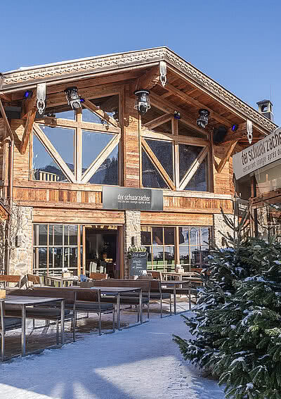 Außenansicht im Winter der Eventlocation der Schwarzacher in Saalbach Hinterglemm